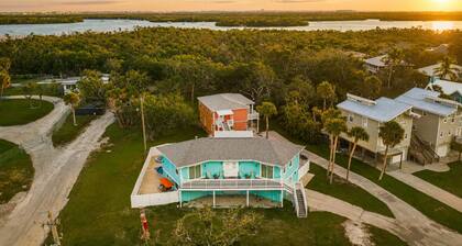 Fort Myers Beach Game Room Sleeps 16+ Trolley