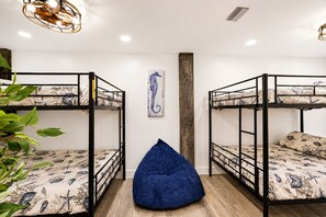 4 bedrooms, iron/ironing board, free WiFi, bed sheets
