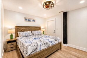 4 bedrooms, iron/ironing board, travel crib, WiFi (free)