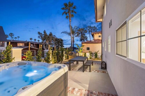 Spacious La Jolla 2BR 2BA Home: Near Ocean Views