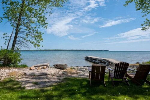 Waterfront Home|Dock & Kayaks|5 Min to Baileys Harbor