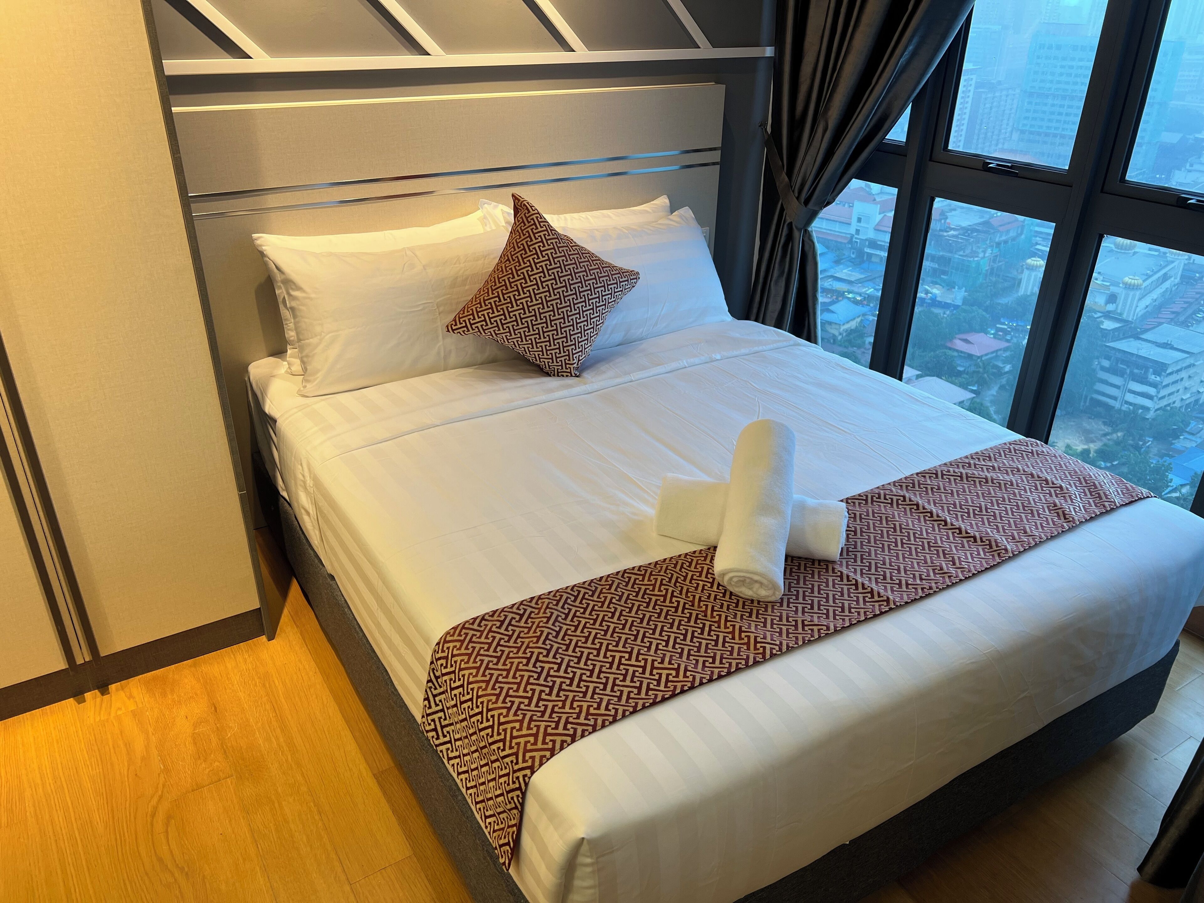 Desk, laptop workspace, iron/ironing board, free WiFi