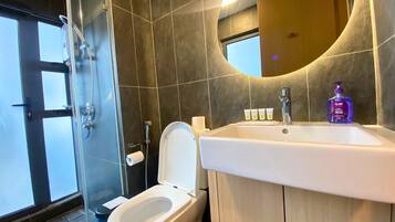 Classic Studio | Bathroom | Shower, hair dryer, slippers, towels