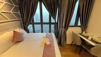 Desk, laptop workspace, iron/ironing board, free WiFi