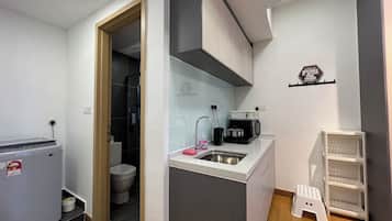 Deluxe Studio, City View | Laundry