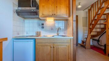 Kjøleskap, mikrobølgeovn, ovn og brødrister