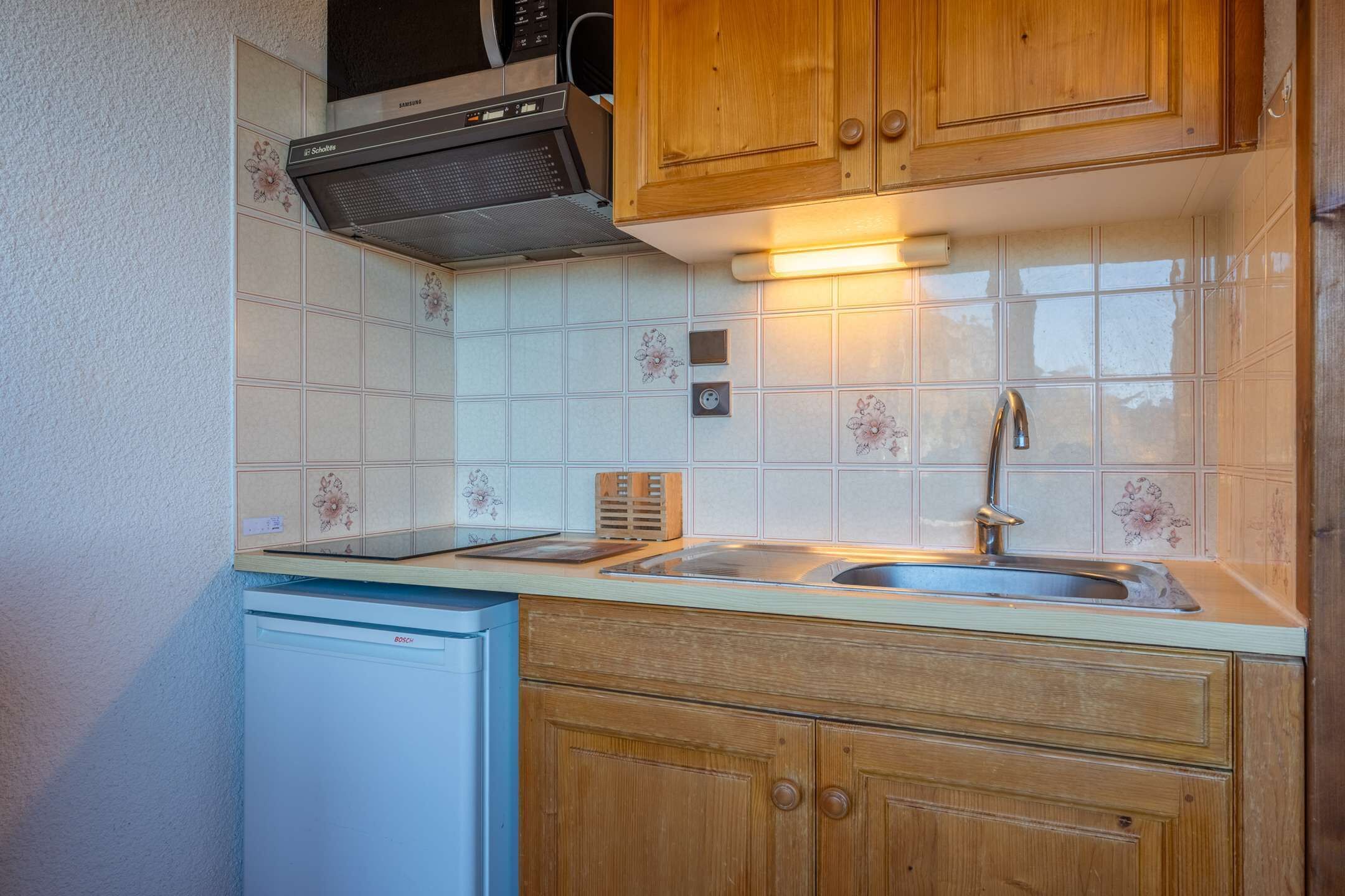 Køleskab, mikrobølgeovn, ovn, brødrister