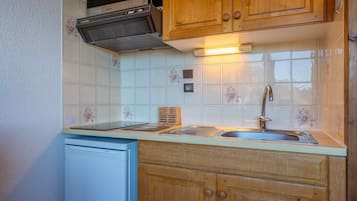 Kjøleskap, mikrobølgeovn, ovn og brødrister