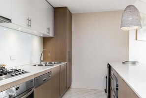 ميكروويف، فرن، موقد طهي مسطح، غسالة أطباق