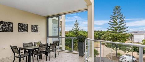 تناول الطعام بالخارج