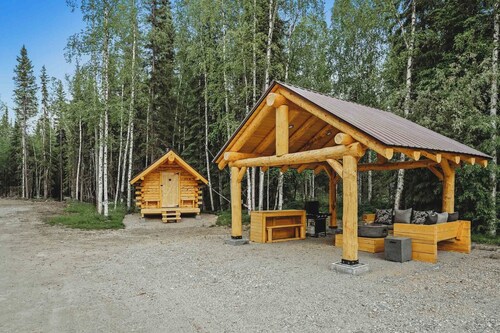 Modern Rustic Cabin w/ Running Water & Shared Sauna
