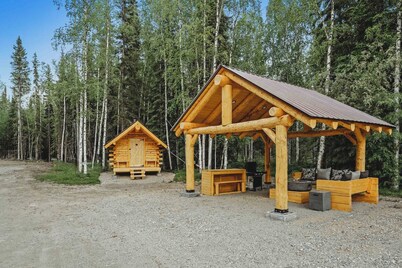 Modern Rustic Cabin w/ Running Water & Shared Sauna