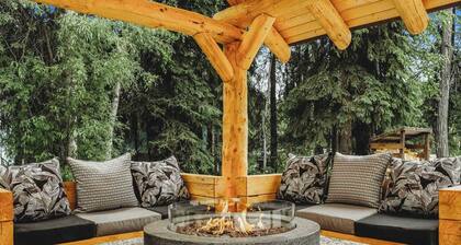 Modern Rustic Cabin w/ Running Water & Shared Sauna