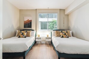 Tabla de planchar con plancha, cuna de viaje y wifi gratis