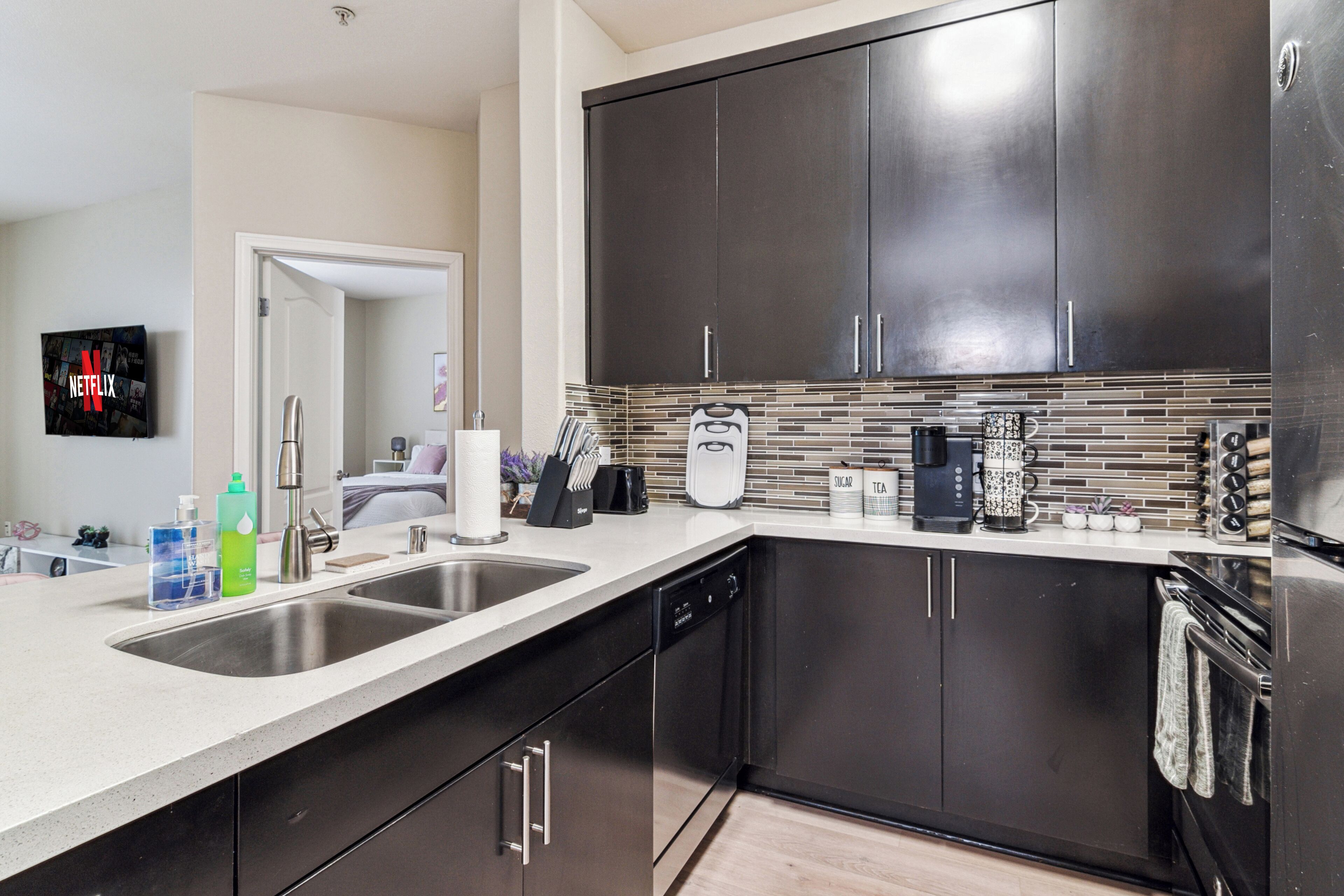 Kylskåp, mikrovågsugn, ugn och spishäll