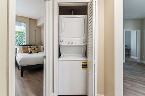 2 室のベッドルーム、アイロン / アイロン台、旅行用ベビーベッド、WiFi (無料)