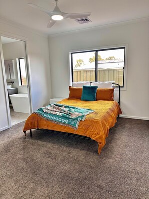 5 dormitorios, tabla de planchar con plancha, wifi gratis y ropa de cama