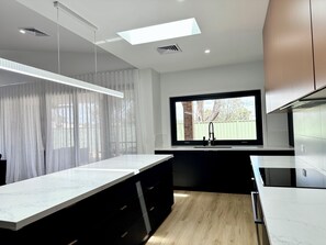 Refrigerador, horno, lavavajillas, tostadora