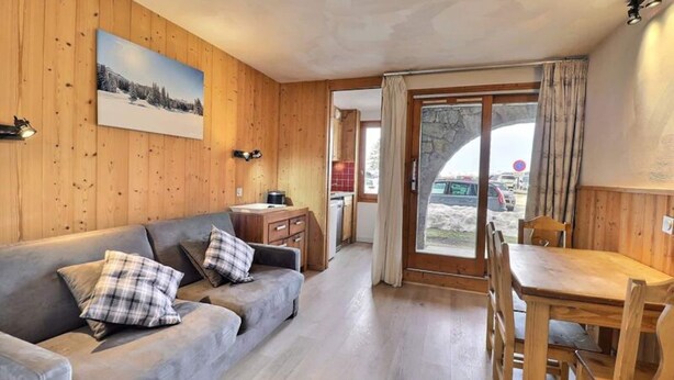 Living area - 2 Rooms Ideally Located AT THE Foot OF THE Slopes AND Shops (Les Allues)