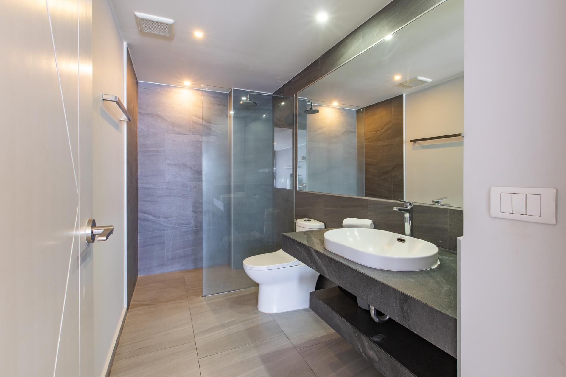 Apartamento, sacada | Banheiro