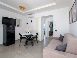 Panoramic-Apartment, Meerblick | Wohnbereich