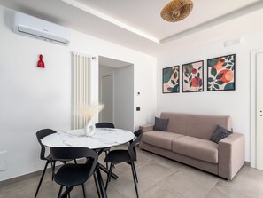 Panoramic Apartment, Sea View | Living area