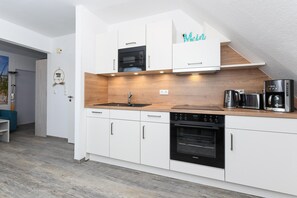 Apartment | Private kitchen - Helle Ferienwohnung in Bensersiel (Esens)
