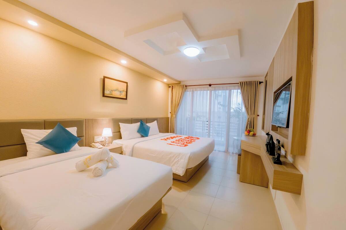 Deluxe Triple Room, Balcony, City View