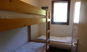 Iron/ironing board - Apartment for 6 People, Rated 2 Stars. Quiet Location (Beaufort)