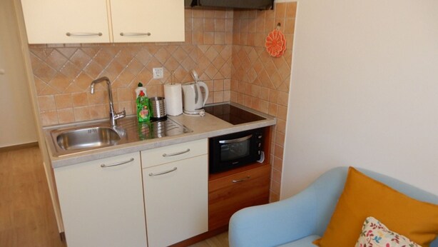 Unclassified image, 1 of 13, button - Cozy Retreat By The Sea Puntamika - Classic Studio Apartment With Balcony (Zadar)