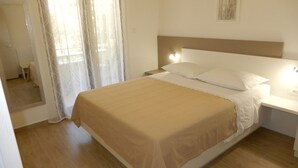 Unclassified image, 4 of 13, button - Cozy Retreat By The Sea Puntamika - Classic Studio Apartment With Balcony (Zadar)