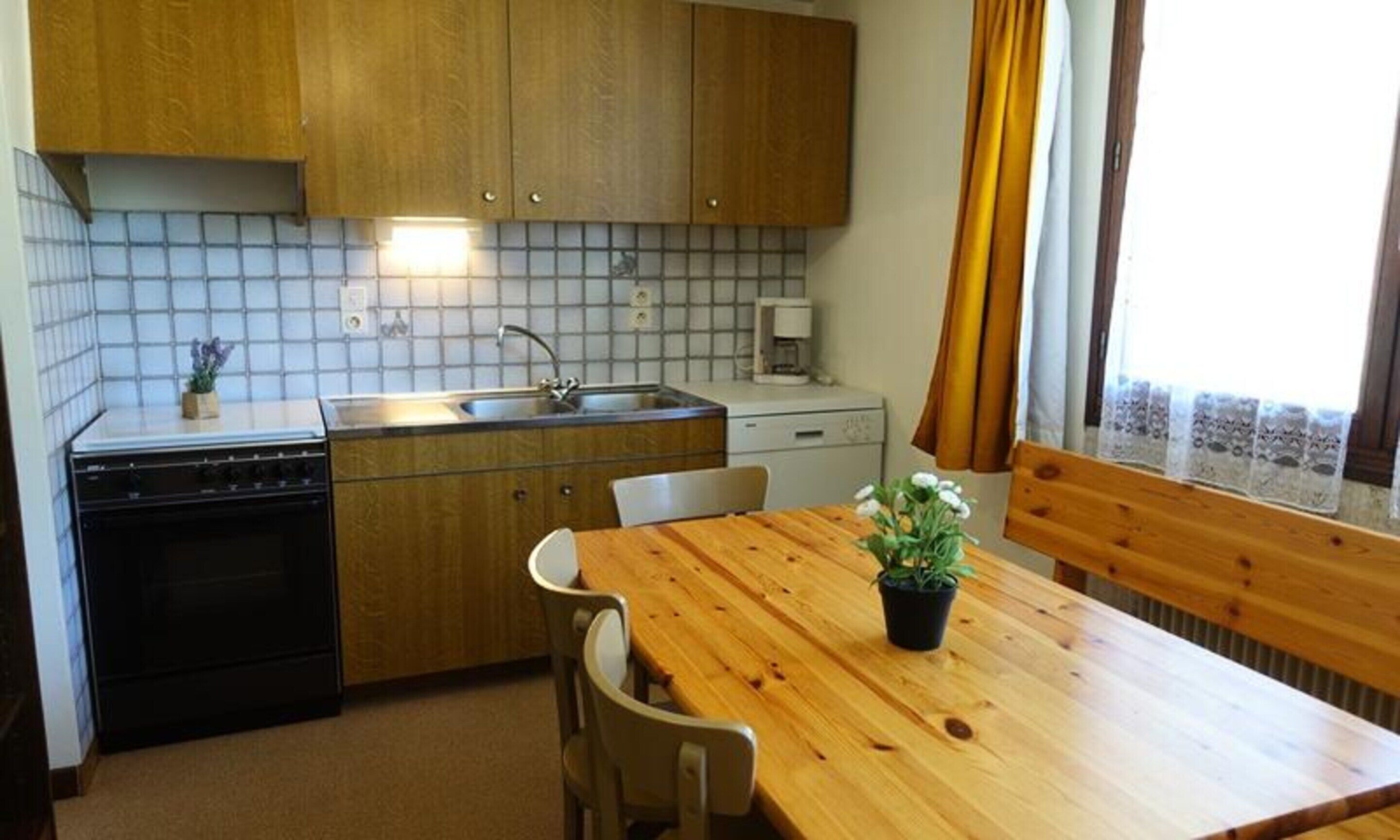 Lò vi sóng, máy rửa bát, dụng cụ pha cà phê/trà 