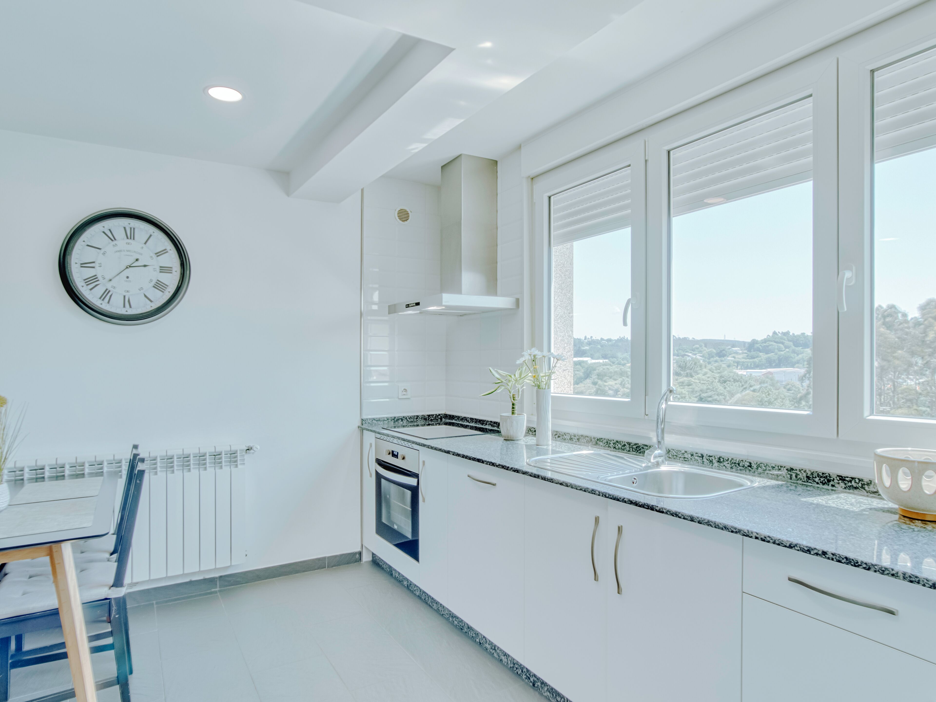 Frigorífic, microones, forn i placa de cuina 