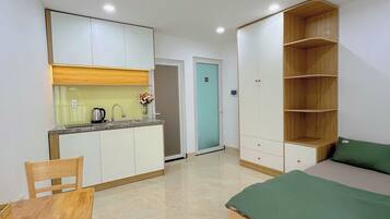 Studio, 1 Double Bed | Private kitchen | Fridge, stovetop, cookware/dishes/utensils