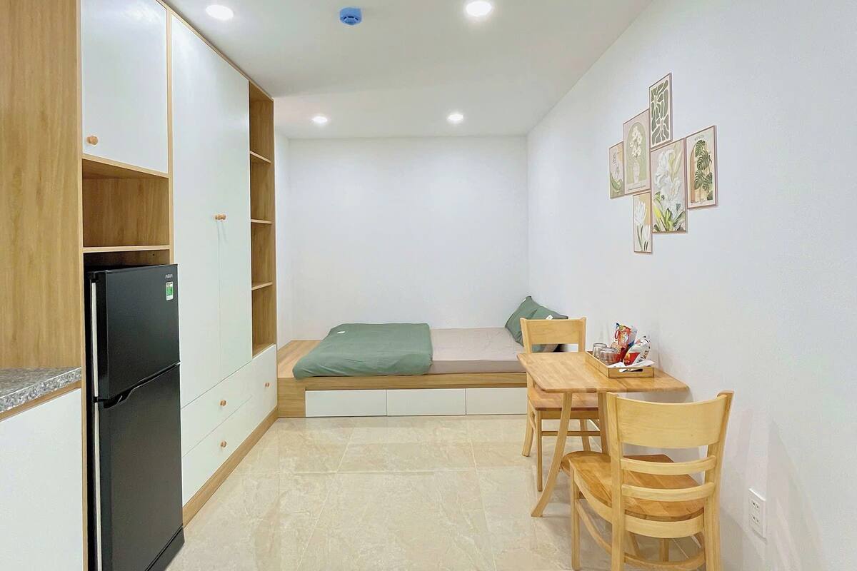 Studio, 1 keskisuuri parisänky | Työpöytä, pimennysverhot, äänieristys, silitysrauta/-lauta