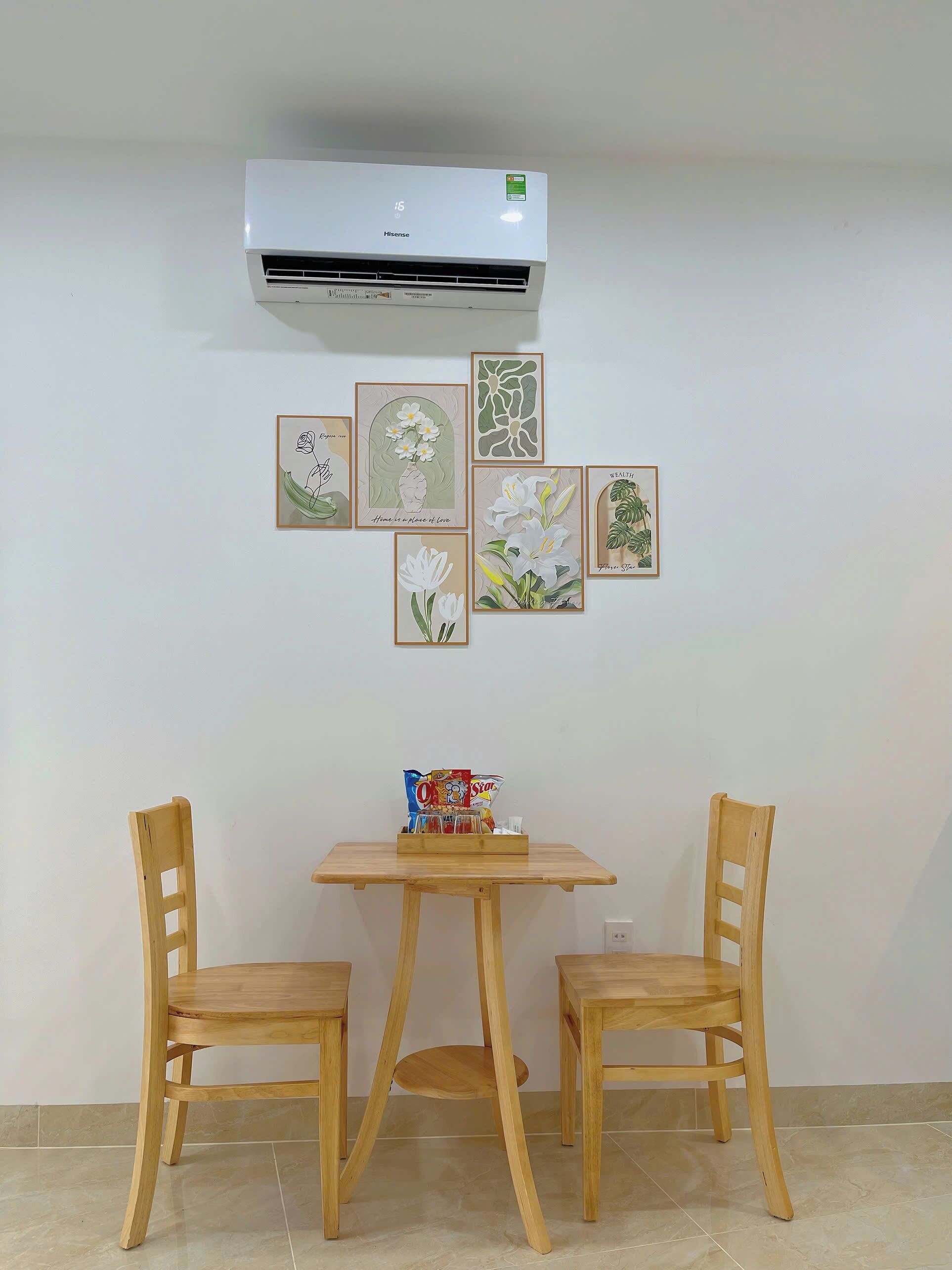 Studio, 1 Double Bed | In-room dining