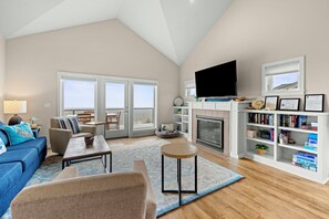 Televisión y chimenea 