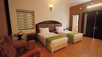 Deluxe Double Room, Garden View | In-room safe, desk, blackout curtains, soundproofing