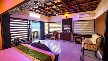 In-room safe, desk, blackout drapes, soundproofing