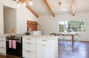 Micro-ondes, four, plaque de cuisson, lave-vaisselle