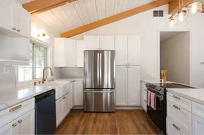 Micro-ondes, four, plaque de cuisson, lave-vaisselle