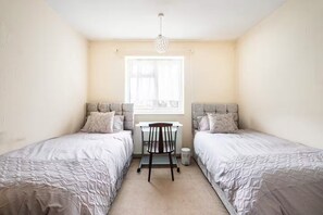 3 bedrooms, iron/ironing board, WiFi, bed sheets