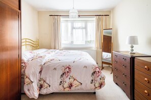 3 quartos, ferros/tábuas de passar roupa, Wi-Fi, roupa de cama