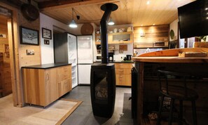 Kjøleskap, mikrobølgeovn, oppvaskmaskin og vannkoker