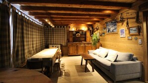 Interior - Traditional Chalet With Wooden Decor, Very Warm and Friendly (Tignes)
