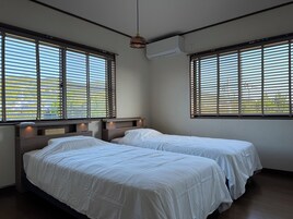 Villa familiar, patio, vistas al mar | Escritorio y wifi gratis