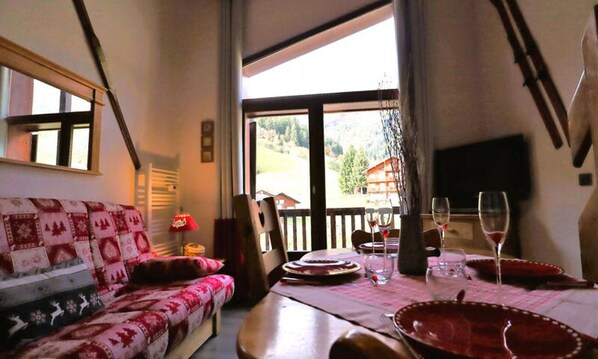 Living area - Apartment in Areches Near Ski Slopes (Beaufort)