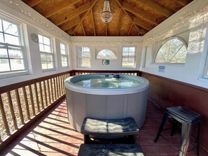 Private spa tub