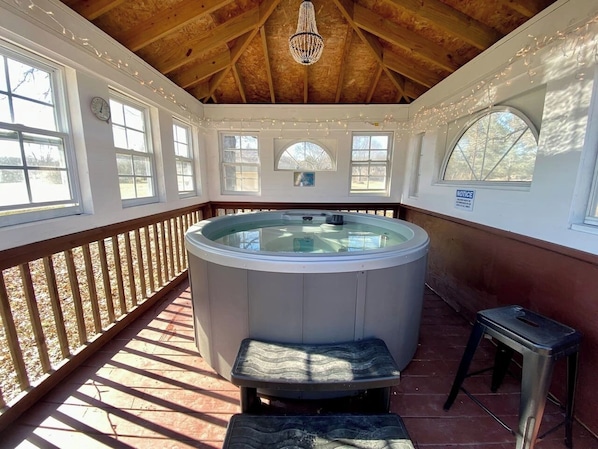 Private spa tub