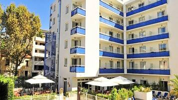 Tủ lạnh, lò vi sóng, máy rửa bát, dụng cụ pha cà phê/trà